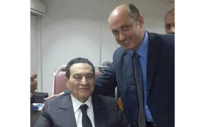 حسني مبارك 300x186 صورة حسني مبارك ببدلة بدلامن ملابس الحبس في اخر جلسات محاكمته