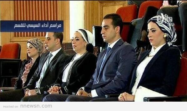 عائلة السيسي صورة اسرة الرئيس السيسي زوجته و اولاده في حفل تنصيبه رئيسا في المحكمة الدستورية
